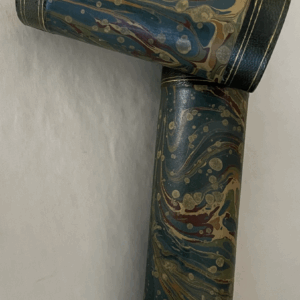 تشطيب وتزيين الكتب: محفظة أسطوانية- كُبور (شهر مايو)